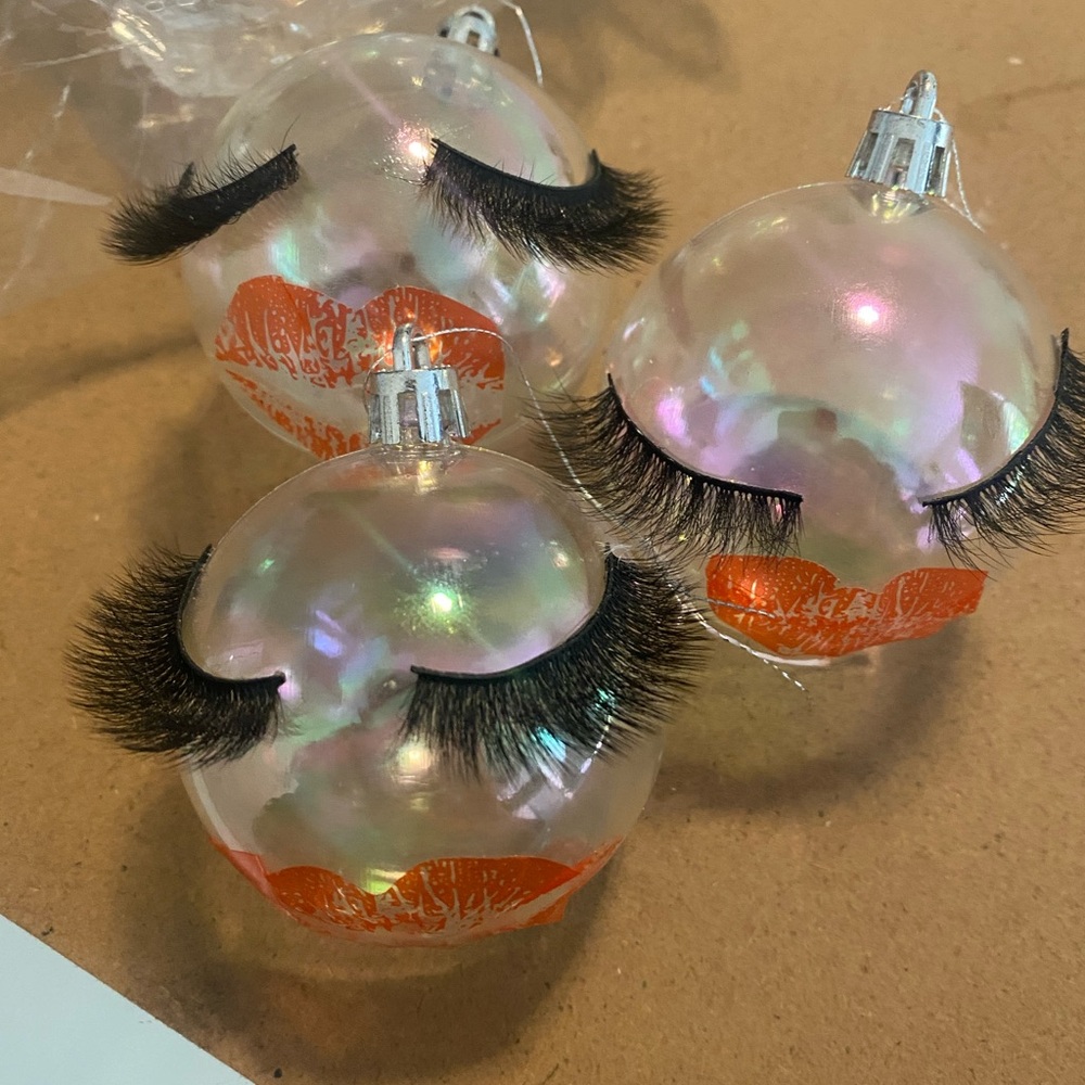 Lippie Ornament 2024